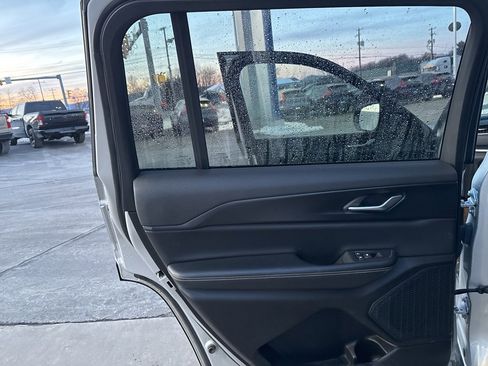 Used 2023 Jeep Grand Cherokee L Laredo image 25