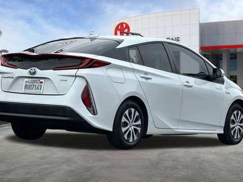 Used 2021 Toyota Prius Prime XLE image 4
