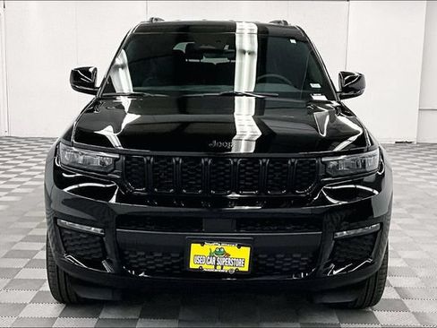 Used 2025 Jeep Grand Cherokee L Limited w/ Black Appearance Package AWD/4WD image 4