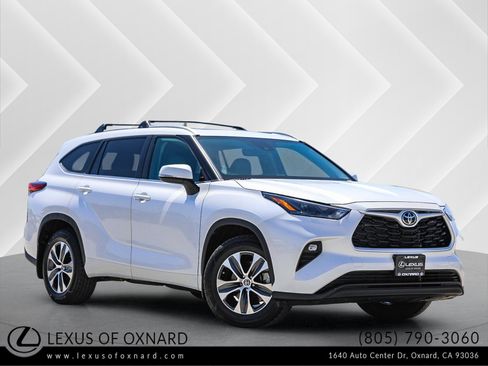 Used 2023 Toyota Highlander XLE FWD image 1