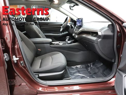 Used 2024 Nissan Altima 2.5 SV w/ SV Premium Package AWD/4WD image 23