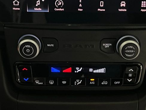 Used 2024 RAM ProMaster 3500 w/ Delivery Van Package image 20