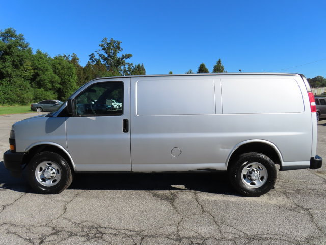 Used 2018 Chevrolet Express 2500 w/ Driver Convenience Package RWD image 11