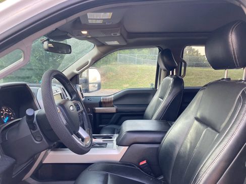 Used 2018 Ford F150 Lariat w/ Equipment Group 502A Luxury AWD/4WD image 3