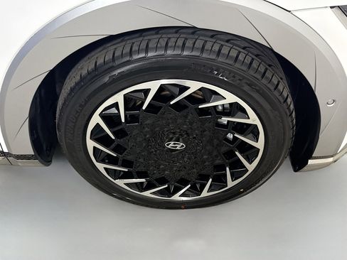 Used 2023 Hyundai Ioniq 5 Limited image 32