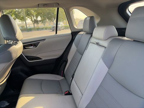 Used 2023 Toyota RAV4 XLE Premium image 9