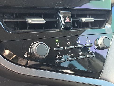 Used 2021 Toyota Camry LE image 22