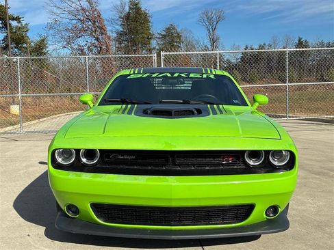 Used 2015 Dodge Challenger R/T image 8