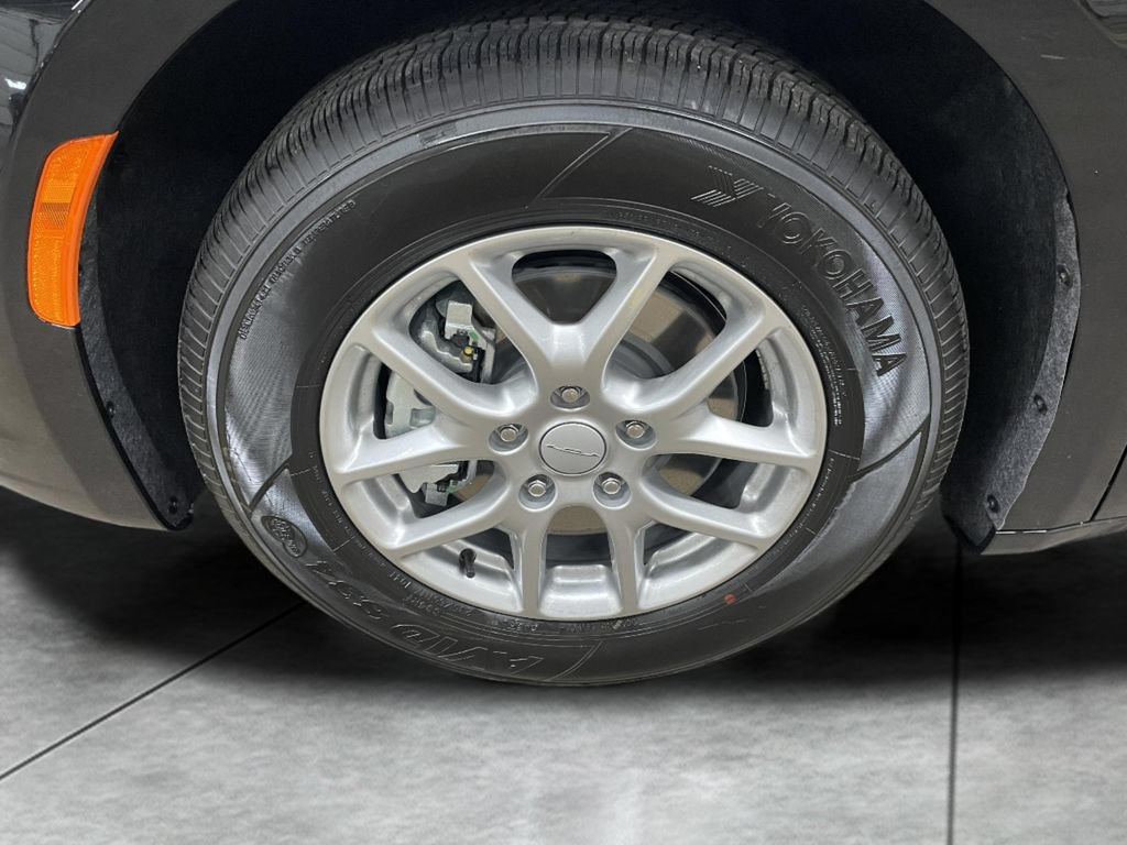 New 2027 Chrysler Pacifica Select FWD image 19