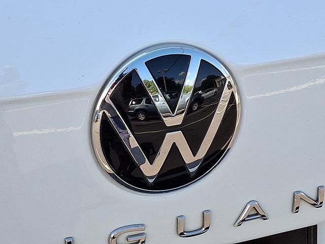 Used 2024 Volkswagen Tiguan SE R-Line FWD image 26