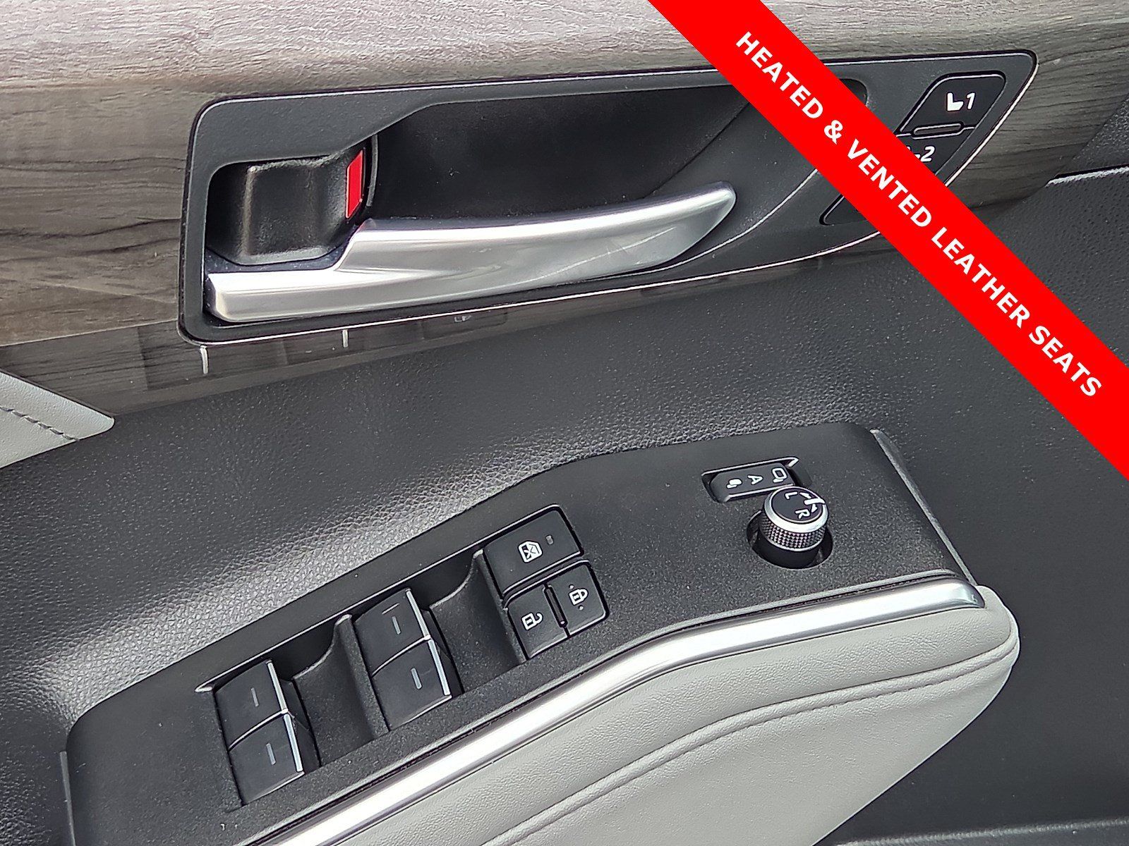 Used 2025 Toyota Highlander Limited FWD image 15