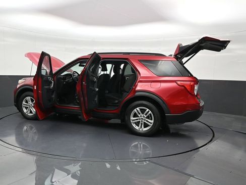 Used 2021 Ford Explorer XLT image 36