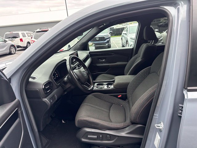 Used 2025 Honda Pilot Sport image 18