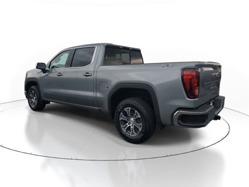 New 2026 GMC Sierra 1500 SLE image 4