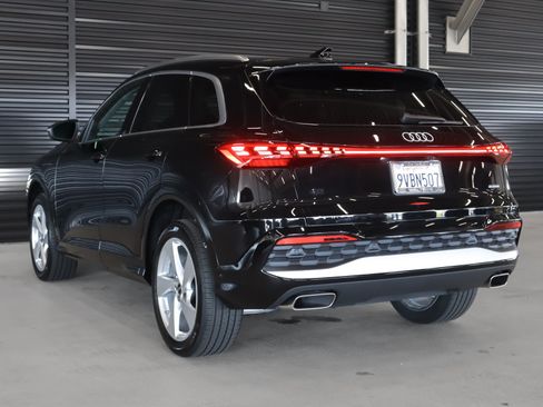 Used 2025 Audi Q5 Premium w/ Premium Plus AWD/4WD image 2