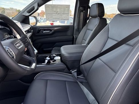 New 2026 GMC Yukon XL Elevation w/ LPO, Floor Liner Package image 5