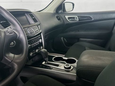 Used 2017 Nissan Pathfinder S image 10