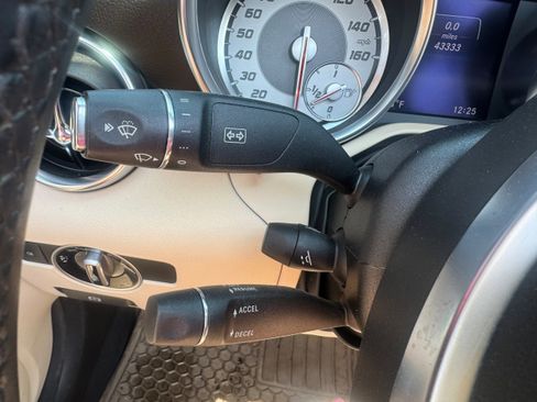 Used 2014 Mercedes-Benz SLK 250 image 13