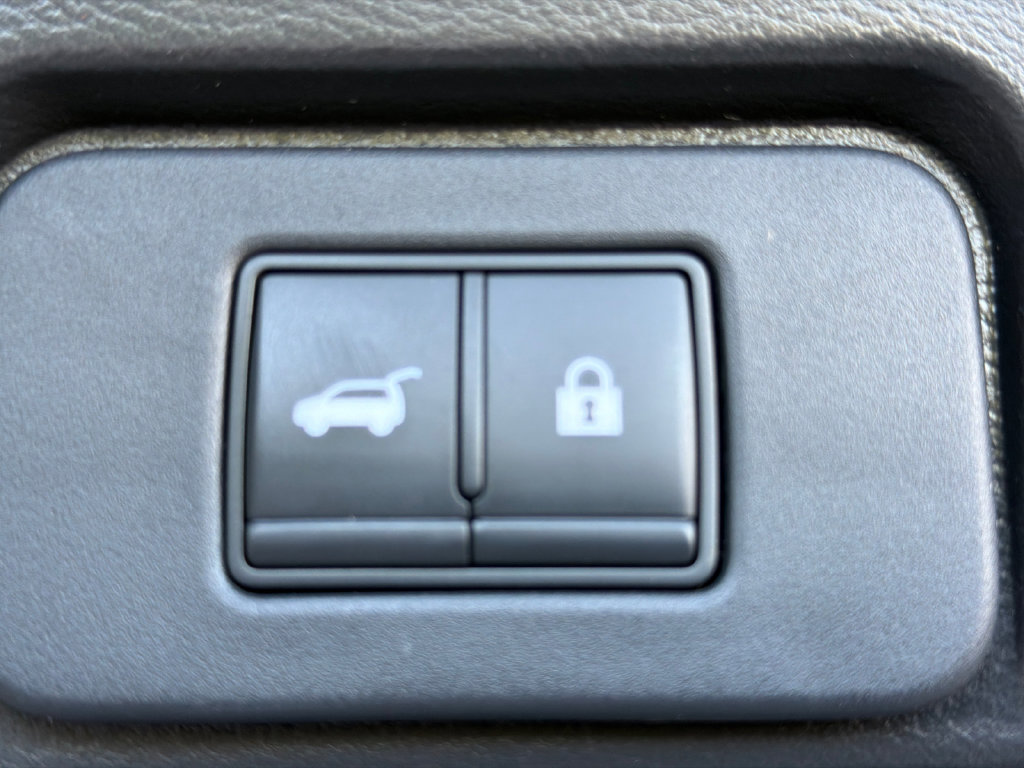 Used 2023 Nissan Rogue SV w/ SV Premium Package FWD image 19