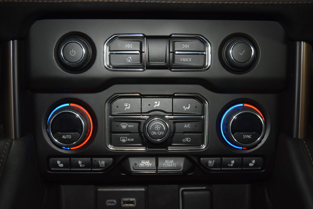 Used 2023 Chevrolet Tahoe High Country AWD/4WD image 33
