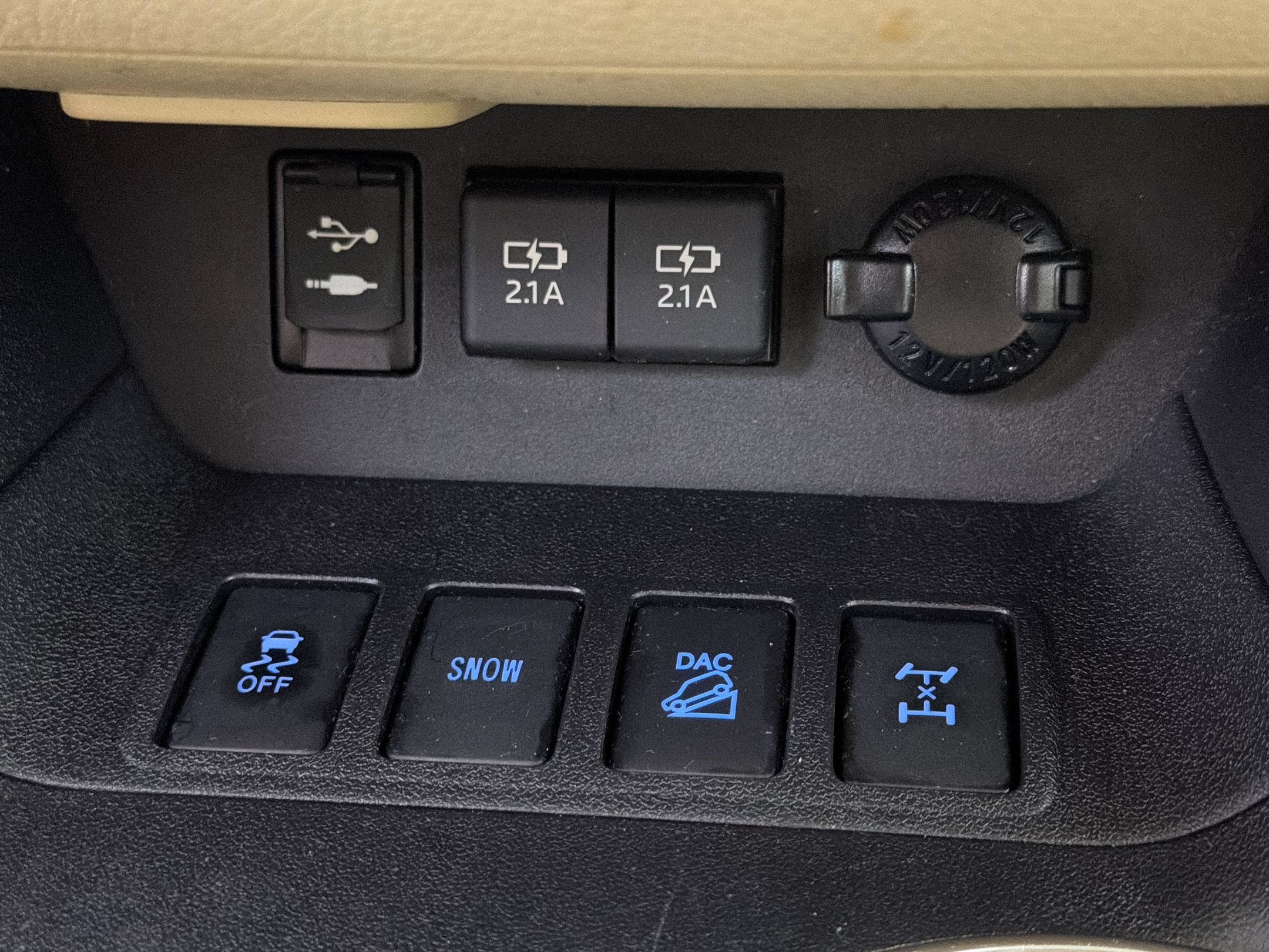 Used 2019 Toyota Highlander XLE AWD/4WD image 22