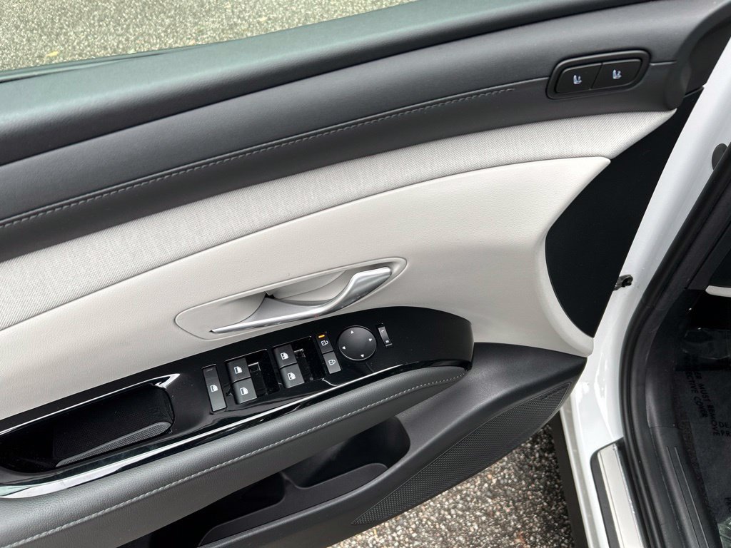 Used 2025 Hyundai Tucson Limited FWD image 16