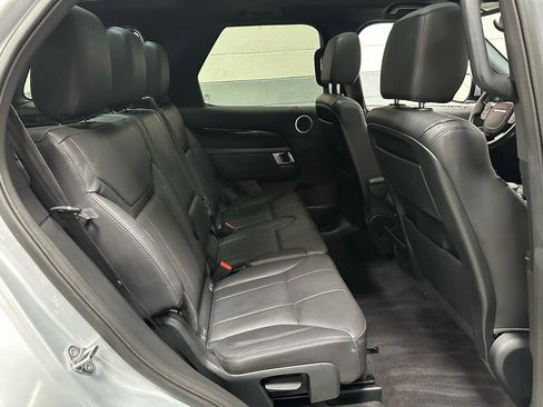 Used 2018 Land Rover Discovery SE AWD/4WD image 11