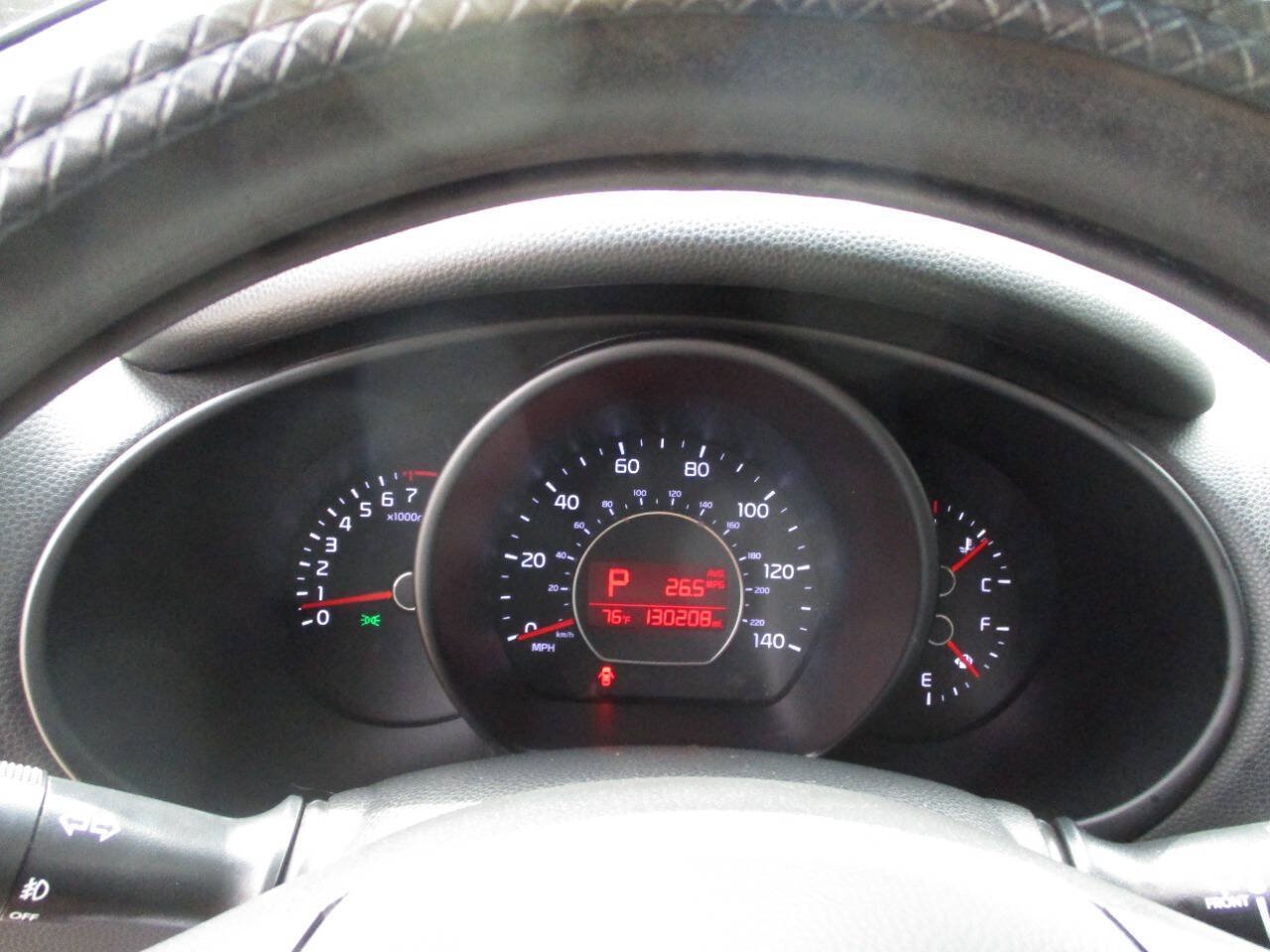 Used 2017 Kia Soul + FWD image 14