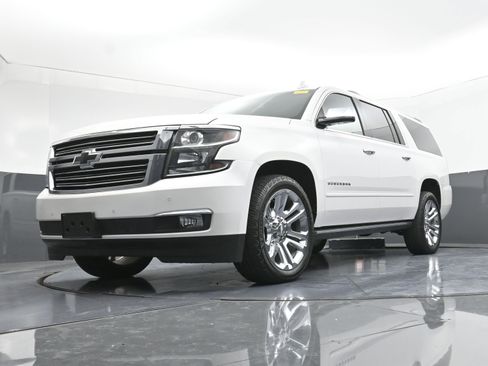 Used 2020 Chevrolet Suburban Premier w/ Premier Plus Edition image 34