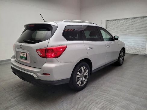 Used 2018 Nissan Pathfinder SL image 9