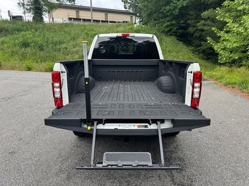 Used 2022 Ford F250 Lariat w/ Chrome Package AWD/4WD image 9