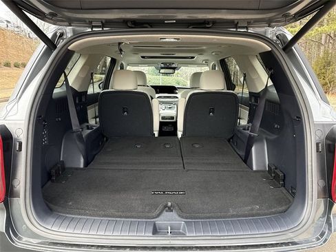Used 2022 Hyundai Palisade Limited w/ Winter Package image 22
