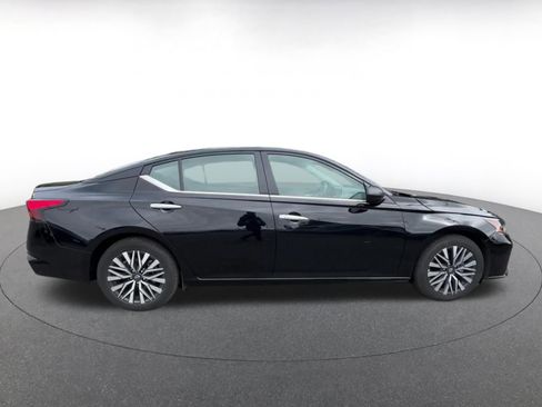 Used 2025 Nissan Altima 2.5 SV FWD image 16
