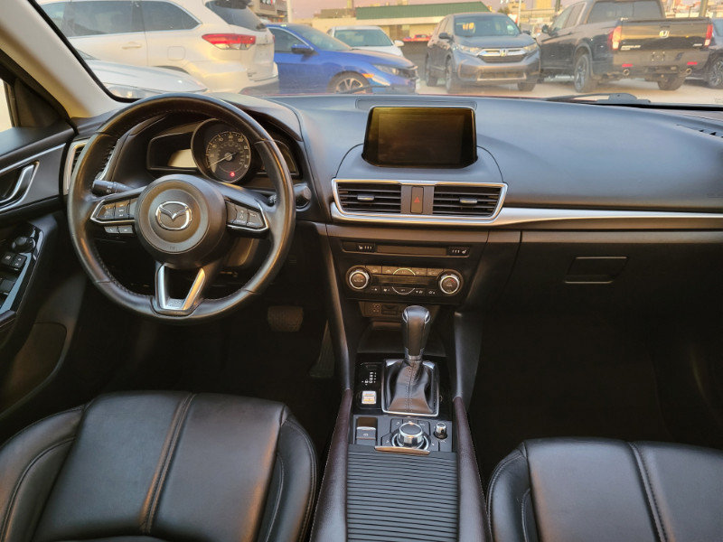Used 2018 MAZDA MAZDA3 Touring FWD image 29