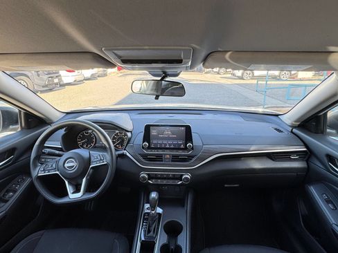 Used 2025 Nissan Altima 2.5 SV FWD image 34