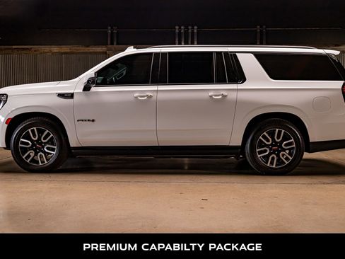 Used 2023 GMC Yukon XL AT4 image 5