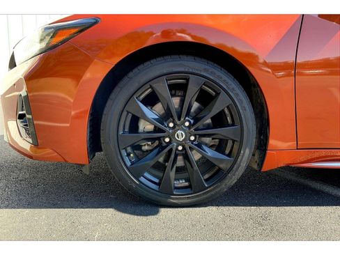 Used 2021 Nissan Maxima SR w/ Sport Mat Group image 9