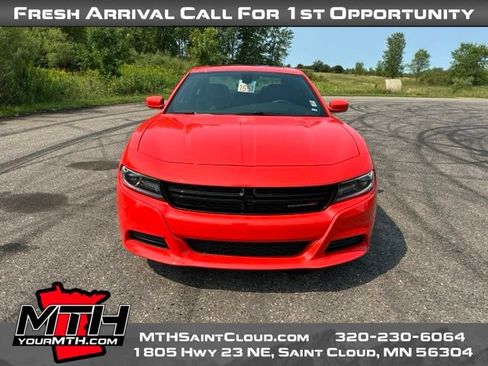 Used 2020 Dodge Charger SXT w/ Leather Interior Group RWD image 3