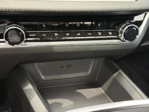 New 2026 Chevrolet Equinox LT w/ Convenience Package II FWD image 13