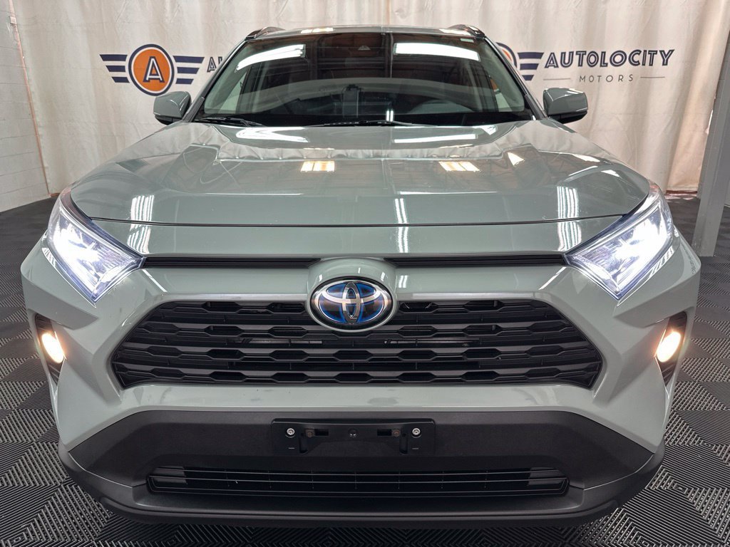 Used 2020 Toyota RAV4 XLE w/ Convenience Package AWD/4WD image 3
