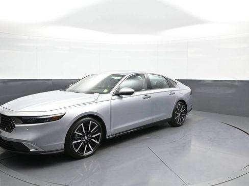 Certified 2025 Honda Accord Touring image 10