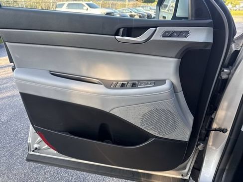 Used 2025 Hyundai Palisade SEL FWD image 29