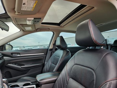 Used 2023 Nissan Altima 2.5 SR w/ SR Premium Package image 12