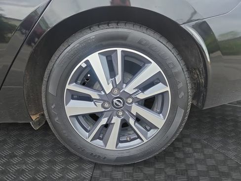 Used 2023 Nissan Versa SV FWD image 32