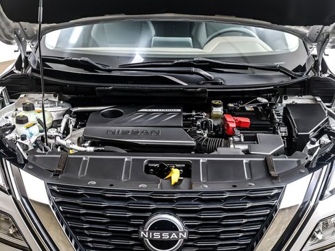 Used 2023 Nissan Rogue SV image 11