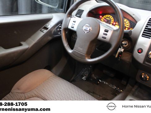 Used 2011 Nissan Frontier SV w/ SV Premium Utility Pkg AWD/4WD image 10