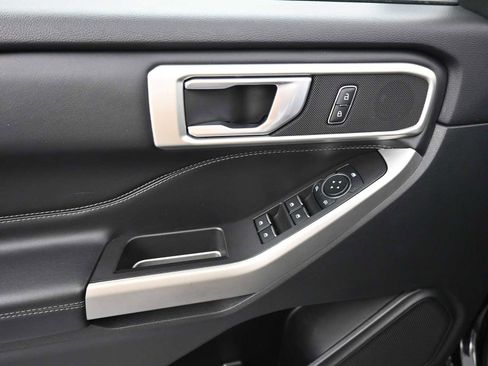 Used 2023 Ford Explorer XLT w/ Equipment Group 202A image 18
