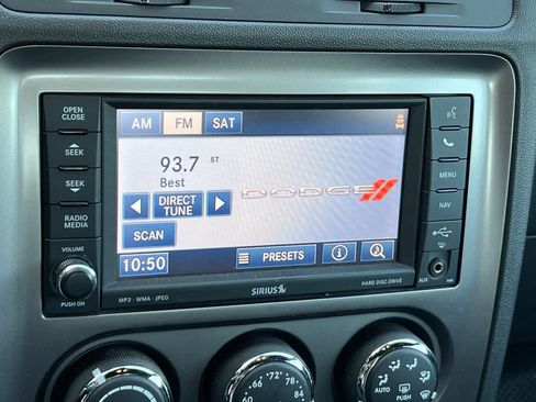 Used 2014 Dodge Challenger SXT image 18