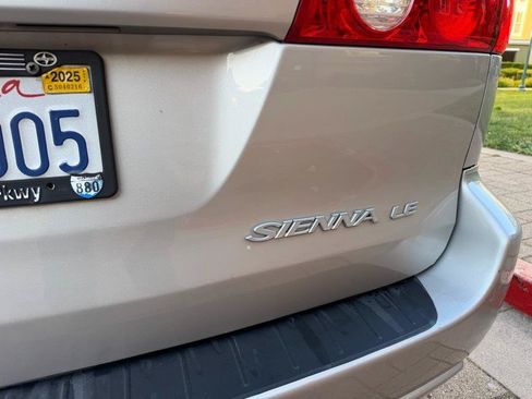 Used 2010 Toyota Sienna LE FWD image 16