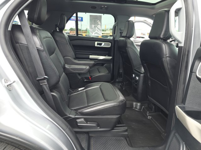 Used 2021 Ford Explorer Limited w/ Equipment Group 301A AWD/4WD image 45